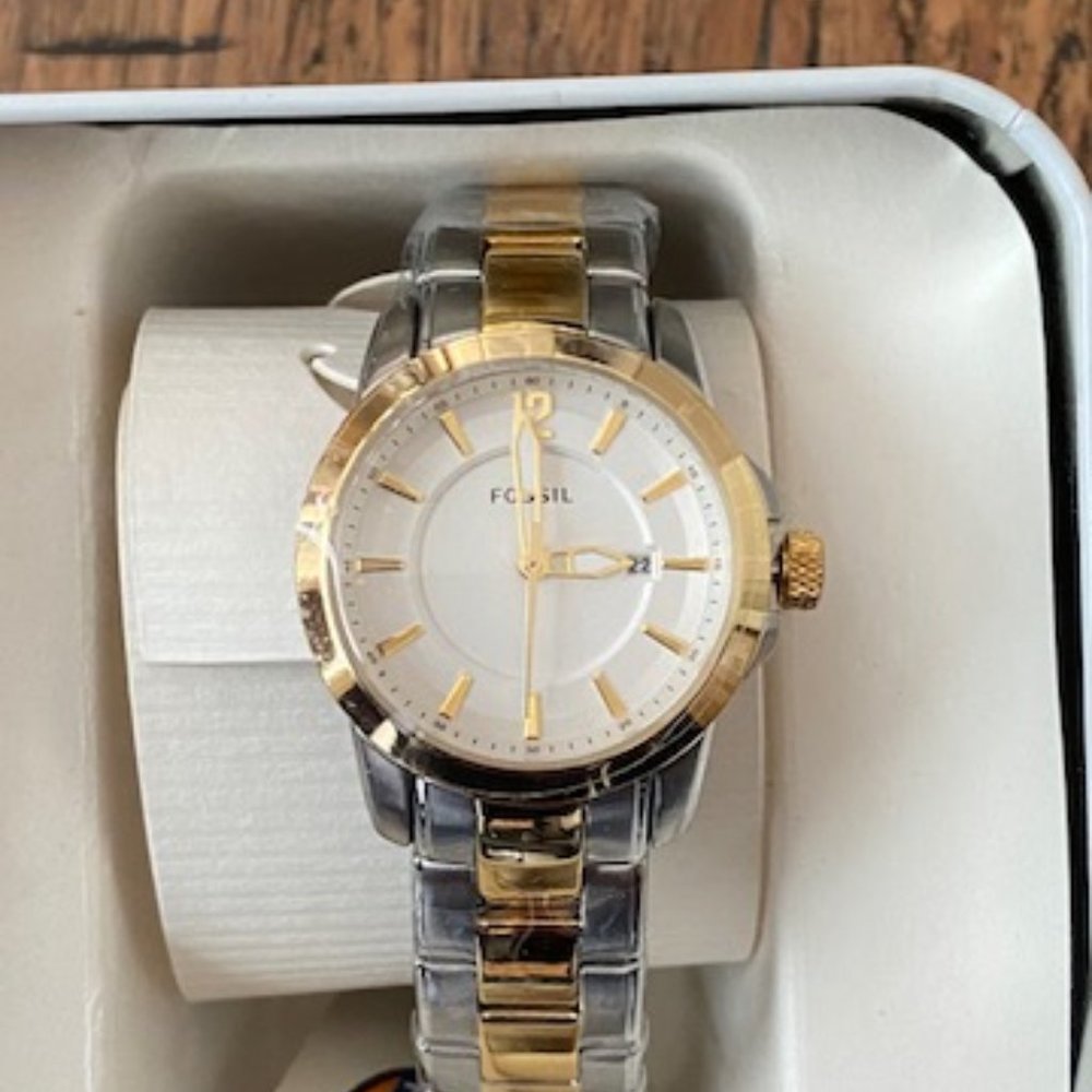 NEW AUTHENTIC FOSSIL w/ SILVER & GOLD ACCENTS WOMEN'S WATCH NIB